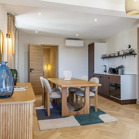 62 Carnot Lot 7 - Duplex Atypique- Climatise - 2 * Nice